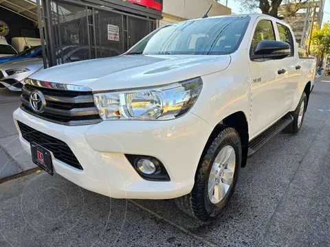 Toyota Hilux Cabina Doble SR usado (2019) color Blanco financiado en mensualidades(enganche $120,618 mensualidades desde $7,499)