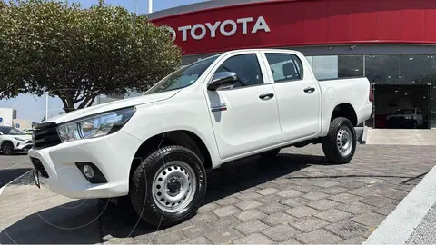 Toyota Hilux Cabina Doble Diesel usado (2024) color Blanco financiado en mensualidades(enganche $170,388 mensualidades desde $18,132)