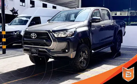 Toyota Hilux Cabina Doble SR usado (2024) color Gris precio $509,900