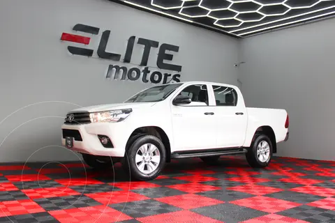 Toyota Hilux Cabina Doble SR usado (2020) color Blanco precio $399,900