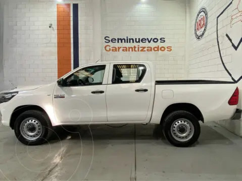 Toyota Hilux Cabina Doble Base usado (2023) color Blanco precio $445,000