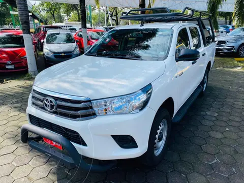 Toyota Hilux Cabina Doble Base usado (2024) color Blanco financiado en mensualidades(enganche $134,106 mensualidades desde $11,912)