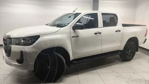 Toyota Hilux Cabina Doble SR usado (2022) color Blanco financiado en mensualidades(enganche $107,800 mensualidades desde $10,634)