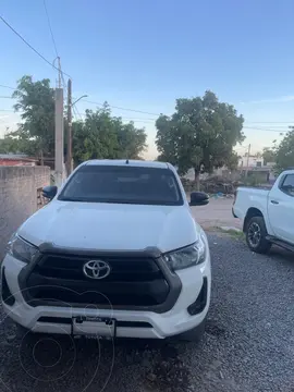 Toyota Hilux Cabina Doble SR usado (2021) color Blanco precio $390,000