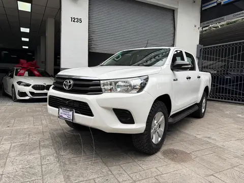 Toyota Hilux Cabina Doble SR usado (2016) color Blanco precio $329,000
