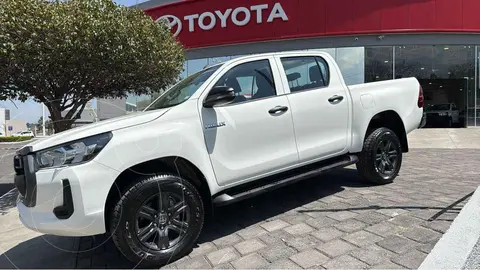 Toyota Hilux Cabina Doble SR usado (2024) color Blanco precio $570,200