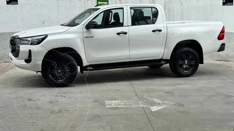 Toyota Hilux Cabina Doble SR usado (2024) color Blanco precio $554,148