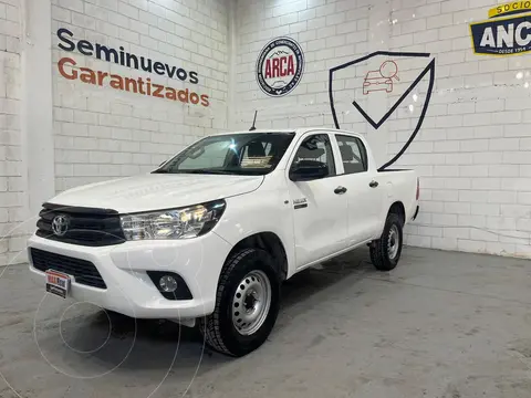 Toyota Hilux Cabina Doble Base usado (2022) color Blanco precio $391,000