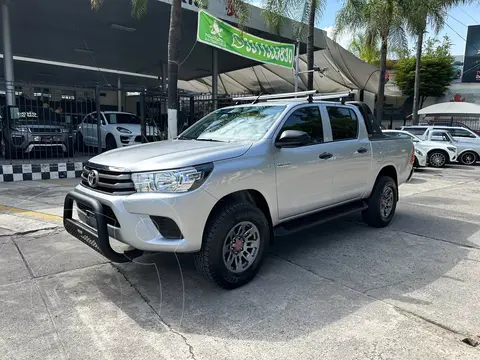 Toyota Hilux Cabina Doble Base usado (2024) color Plata financiado en mensualidades(enganche $124,500 mensualidades desde $10,531)