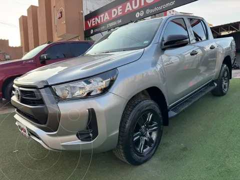 Toyota Hilux Cabina Doble SR usado (2022) color Plata precio $464,999