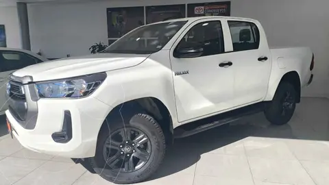 Toyota Hilux Cabina Doble SR usado (2024) color Blanco precio $550,000