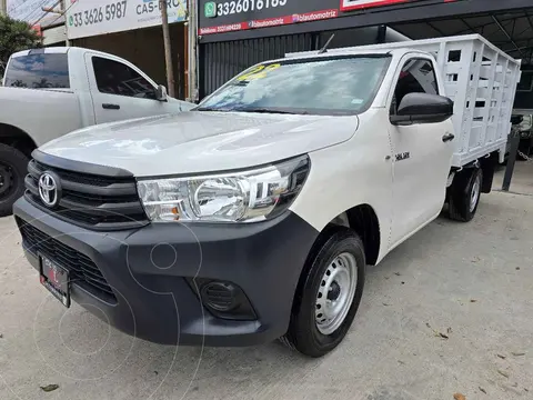 Toyota Hilux Chasis Cabina usado (2022) color Blanco financiado en mensualidades(enganche $130,143 mensualidades desde $8,091)