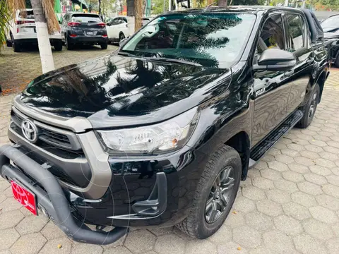 Toyota Hilux Cabina Doble SR usado (2023) color Negro financiado en mensualidades(enganche $125,506 mensualidades desde $11,148)