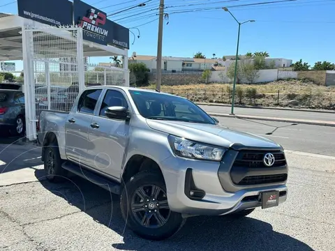 Toyota Hilux Cabina Doble SR usado (2022) color Plata precio $498,000