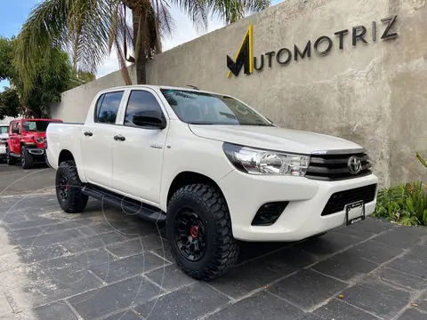 Toyota Hilux Cabina Doble Base usado (2020) color Blanco precio $449,000