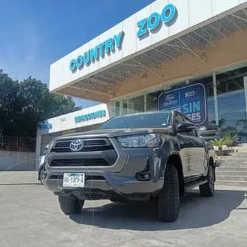 Toyota Hilux Cabina Doble SR usado (2024) color Gris precio $549,000