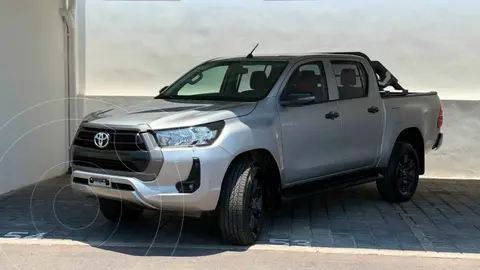 Toyota Hilux Cabina Doble SR usado (2023) color Plata financiado en mensualidades(enganche $103,400 mensualidades desde $10,200)