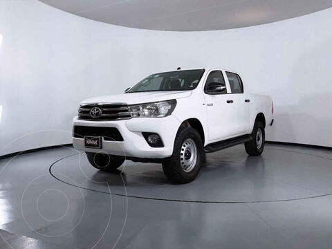 Toyota Hilux Cabina Doble Base usado (2019) color Blanco precio $445,999
