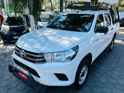 Toyota Hilux Cabina Doble Base usado (2024) color Blanco precio $547,000