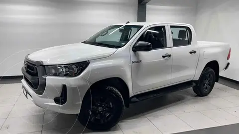 Toyota Hilux Cabina Doble SR usado (2025) color Blanco financiado en mensualidades(enganche $122,704 mensualidades desde $12,105)