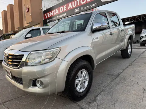 Toyota Hilux Cabina Doble SR usado (2012) color Plata precio $249,999