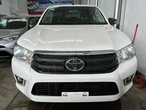 Toyota Hilux Cabina Doble SR usado (2018) color Blanco financiado en mensualidades(enganche $80,000 mensualidades desde $13,225)