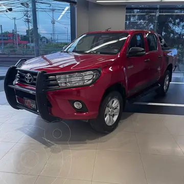 Toyota Hilux Cabina Doble SR usado (2018) color Rojo precio $350,000