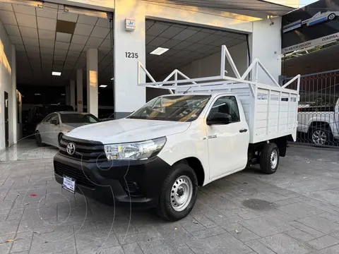 Toyota Hilux Chasis Cabina usado (2022) color Blanco precio $399,000