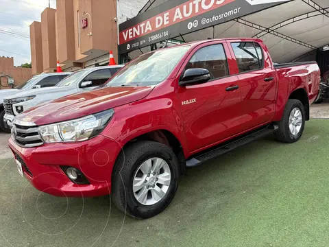 Toyota Hilux Cabina Doble SR usado (2018) color Rojo precio $359,999