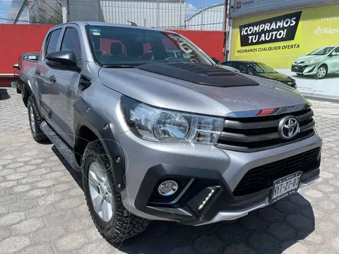 Toyota Hilux Cabina Doble SR usado (2020) color Plata precio $450,000