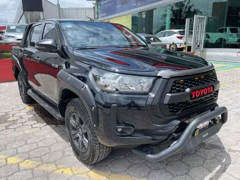 Toyota Hilux Cabina Doble SR usado (2022) color Negro financiado en mensualidades(enganche $126,312 mensualidades desde $10,665)