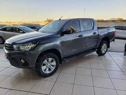 Toyota Hilux Cabina Doble SR usado (2020) color Gris precio $519,000