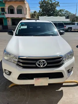 Toyota Hilux Cabina Doble SR usado (2018) color Blanco precio $445,000