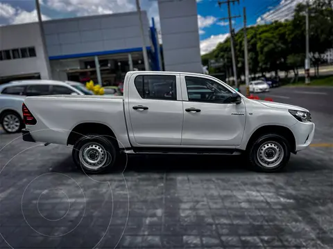 Toyota Hilux Cabina Doble Base usado (2021) color Blanco financiado en mensualidades(enganche $131,610 mensualidades desde $8,769)