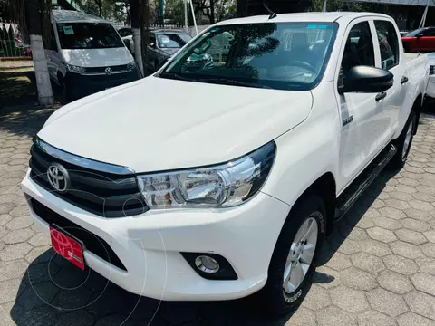 Toyota Hilux Cabina Doble SR usado (2020) color Blanco financiado en mensualidades(enganche $99,169 mensualidades desde $8,808)