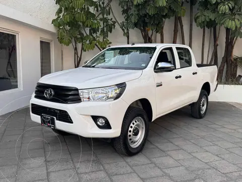 Toyota Hilux Cabina Doble Diesel usado (2024) color Blanco precio $600,000