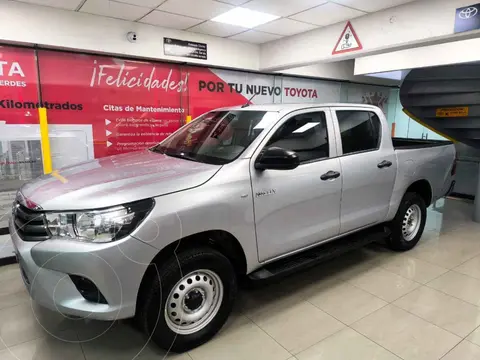 Toyota Hilux Cabina Doble Base usado (2024) color Plata precio $455,000