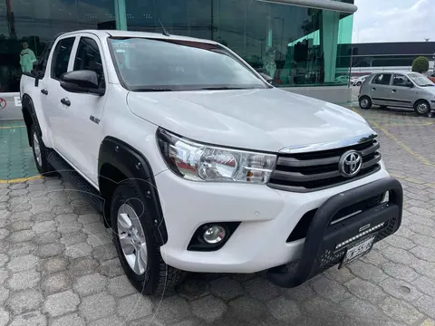 Toyota Hilux Cabina Doble Base usado (2019) color Blanco financiado en mensualidades(enganche $118,250 mensualidades desde $9,985)