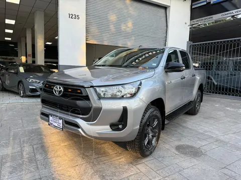 Toyota Hilux Cabina Doble SR usado (2023) color Gris precio $499,000