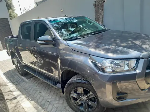 Toyota Hilux Cabina Doble SR usado (2022) color Gris precio $462,000