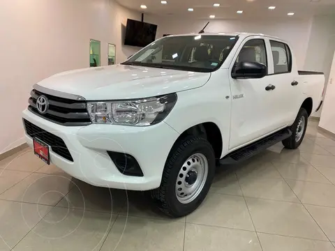 Toyota Hilux Cabina Doble Base usado (2024) color Blanco precio $549,000