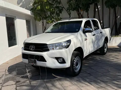 Toyota Hilux Cabina Doble Diesel usado (2024) color Blanco precio $550,000