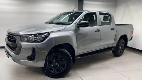 Toyota Hilux Cabina Doble SR usado (2023) color Plata precio $480,000