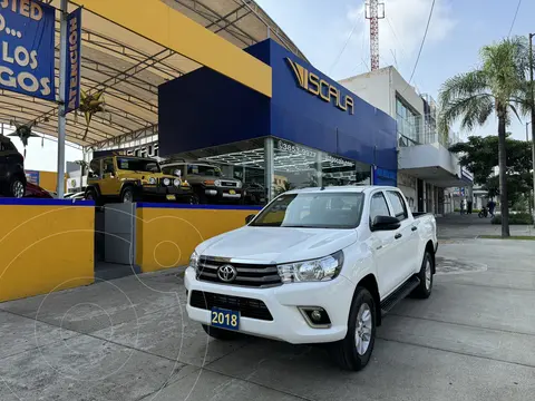 Toyota Hilux Cabina Doble SR usado (2018) color Blanco precio $389,500