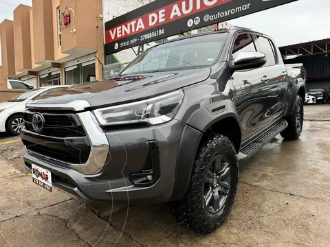 Toyota Hilux Cabina Doble Diesel usado (2022) color Gris precio $684,999