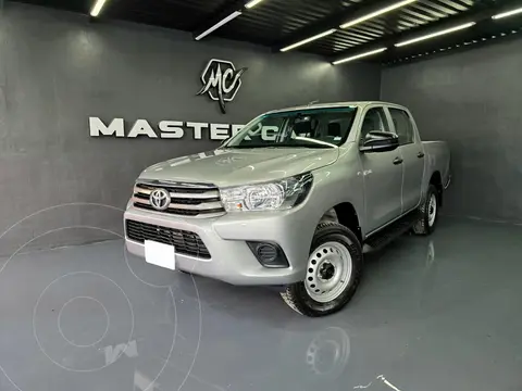 Toyota Hilux Cabina Doble Base usado (2022) color Plata precio $448,000