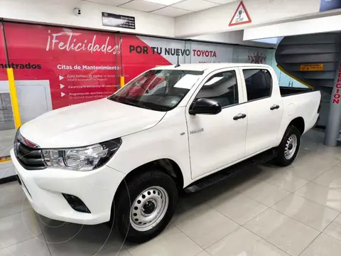 Toyota Hilux Cabina Doble Base usado (2024) color Blanco financiado en mensualidades(enganche $108,900 mensualidades desde $10,743)