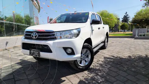 Toyota Hilux Cabina Doble SR usado (2019) color Blanco financiado en mensualidades(enganche $107,475 mensualidades desde $10,479)