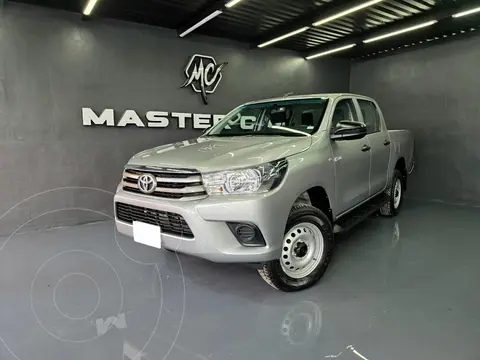 Toyota Hilux Cabina Doble Base usado (2022) color plateado precio $448,000