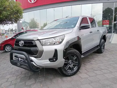 Toyota Hilux Cabina Doble SR usado (2024) color Plata financiado en mensualidades(enganche $147,544 mensualidades desde $15,701)